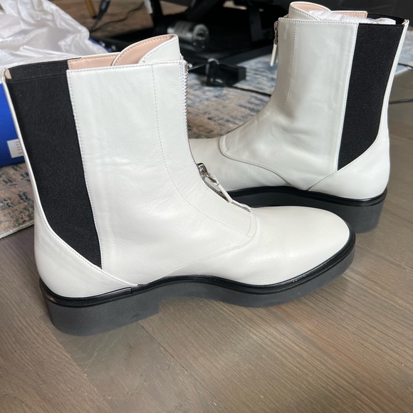 NEW IN BOX Stuart Weitzman Lodge Zip Bootie - Picture 5 of 7